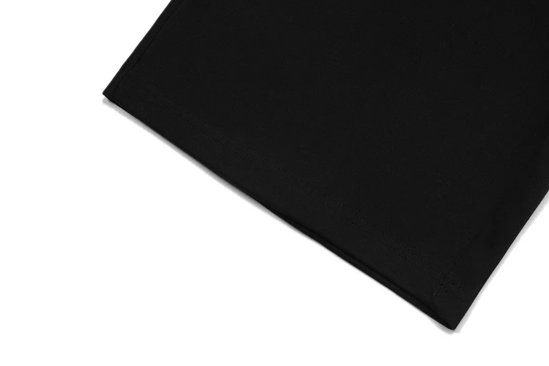 AMI 2026New Arrival Imported machine-embroidered love letter logo, essential for daily commuting for men and women Casual shorts ·Customized milk silk cotton fabric ·Imported machine embroidery technology ·Waist label, hangtag, three wash marks complete Color: Black Sizes: XS S M L